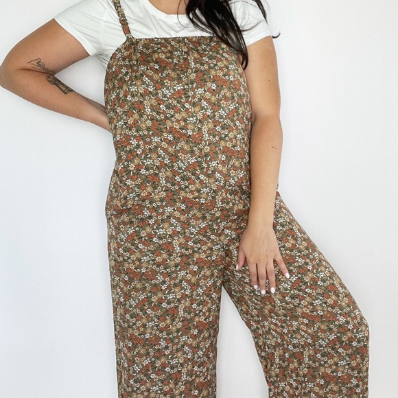 Sadie & Sage Pants - Floral Jumpsuit NWT